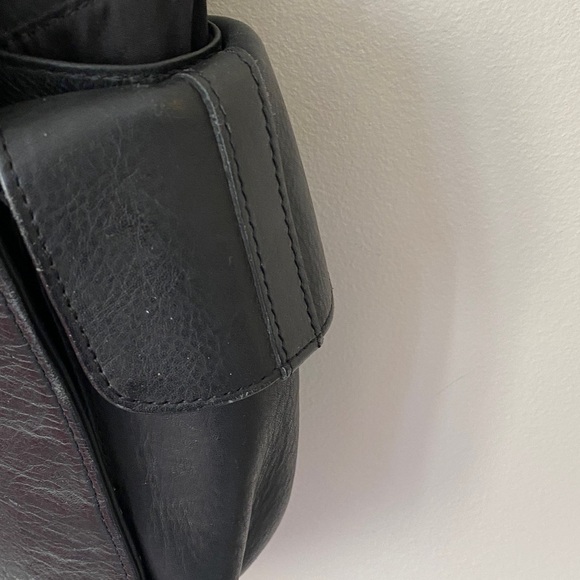 Wilsons Leather Black Messenger Bag - Picture 4 of 9